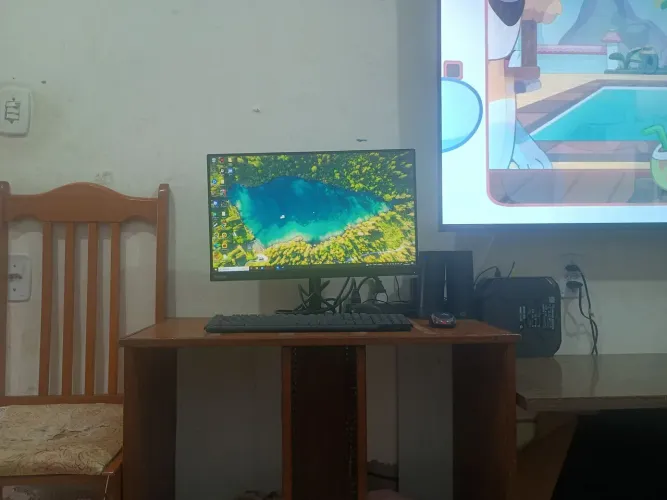 PC HP Z2 Mini Xeon E-2144G, 16GB, Quadro P600 4GB + Monitor Lenovo 22"