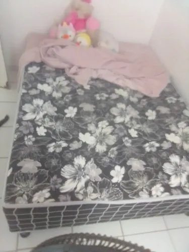 Vende se uma cama box