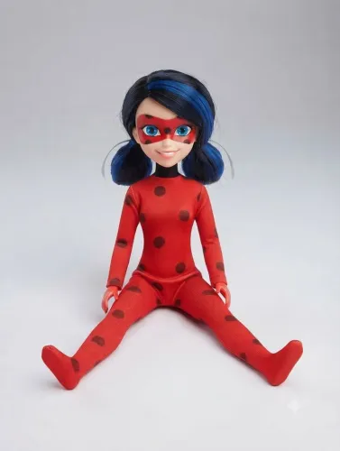 Vendo boneca Ladybug 