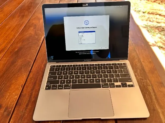 MacBook Air M1 (2020) Space Gray - 8GB/256GB SSD - ZERADO (Bateria 82%) - APPLE