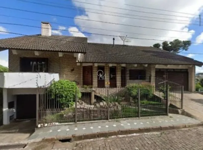 Casa com 7 quartos no bairro Petrópolis, em Caxias do Sul.
