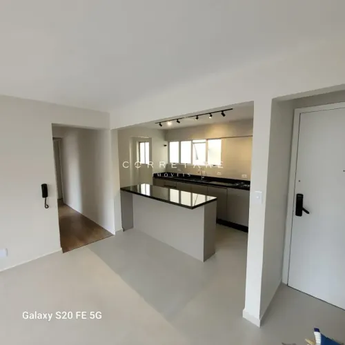 Lindo apartamento no Agua Verde, reformado, 3 quartos, 1 suite , vaga de garagem