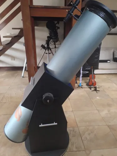 Telescópio de 260mm 1570mm de distância focal. Otica do Eduardo Almeida montagem robusta.
