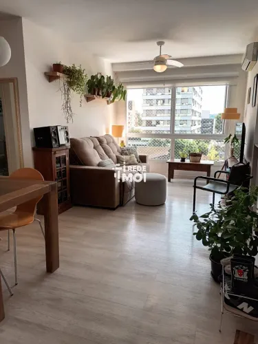 Apartamento á venda 2 Dormitórios sendo 1 Suíte 2 vagas de garagem no Bairro Tri