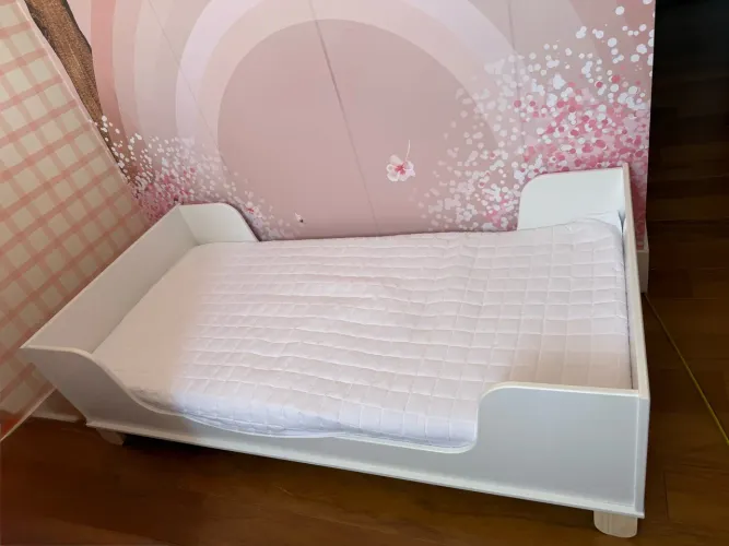 Cama e colchão infantil Montessoriana sem uso NOVA