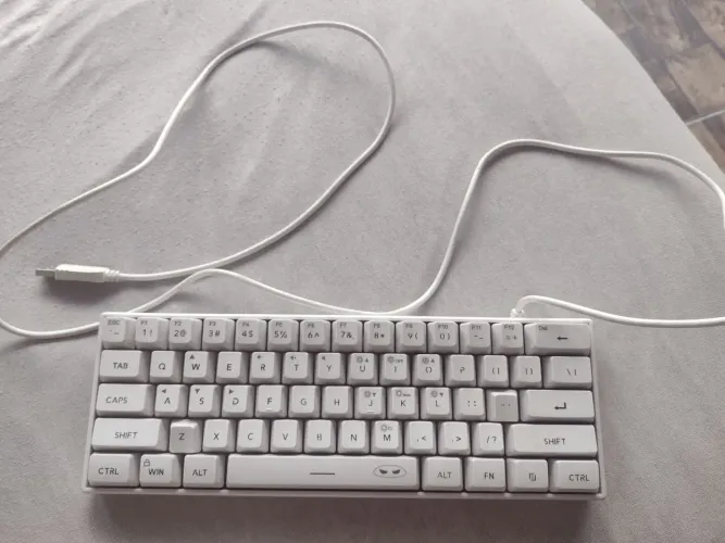 Teclado 60% gamer 