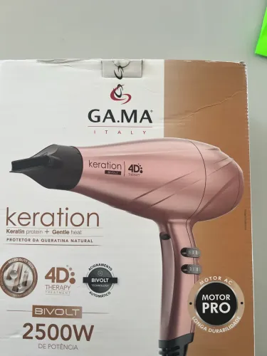 Secador profissional Gama Italy 2500v ( Foi usado apenas para testar ) Sem marca de uso.