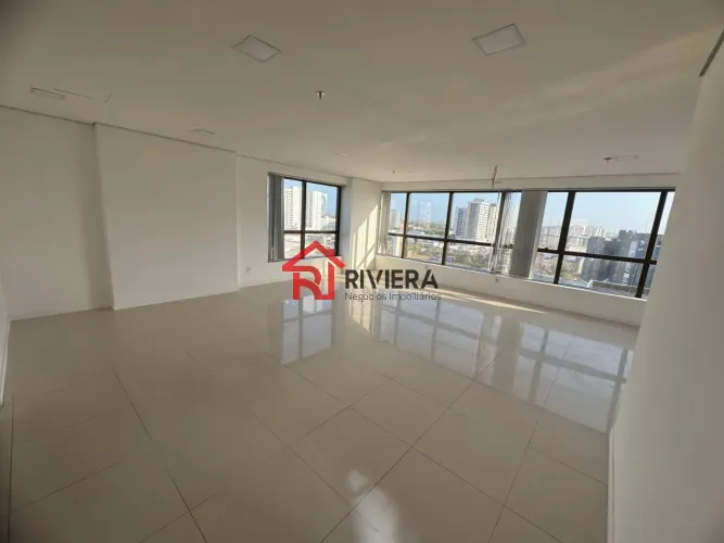 Sala Comercial de Alto Padrão para Locação em Localização Privilegiada - 2 Banheiros, 2 Va