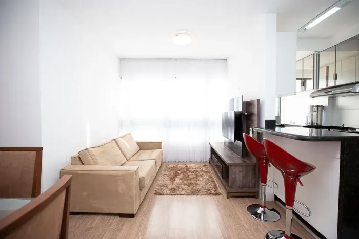 APARTAMENTO EM CONDOMÍNIO CLUBE NO JUVEVÊ PARA LOCAÇÃO, 2 QUARTOS COM GARAGEM E SUÍTE