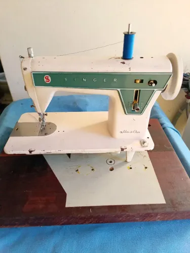Máquina de costura singer ponto de ouro reta