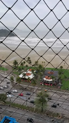AMPLO APARTAMENTO COM VISTA PARA A PRAIA DO ITARARÉ