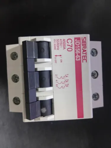 Disjuntor trifásico 70A