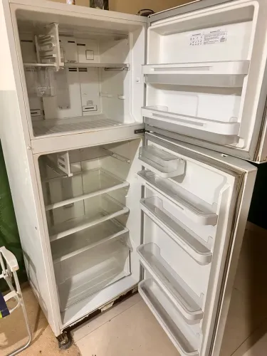 Vendo geladeira barato 
