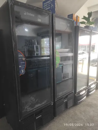 Bh expositor de bebidas cervejeira e refrigerante duas geladeiras Imbera nova