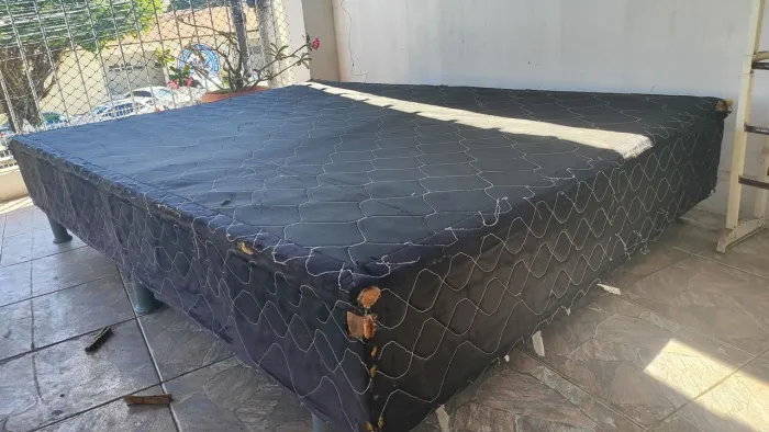 Cama casal. Base+colchão 