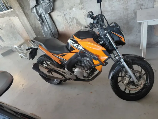 Moto está zerada único dono 