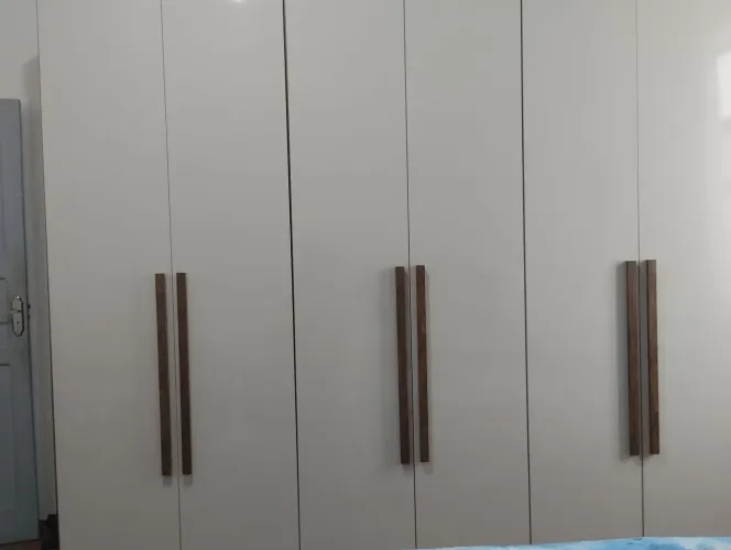 Guarda roupa 6 portas e 8 gavetas