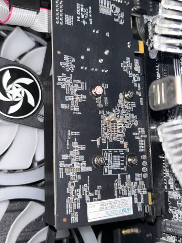 Placa de Vídeo AMD Radeon R7 350 4GB DDR3 128 bits LEIA A DESCRIÇÃO!!!