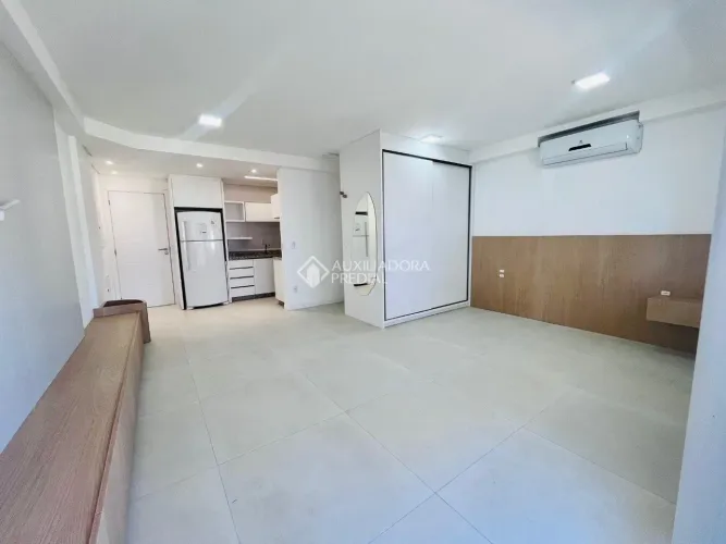 Studio Mobiliado com sacada e vaga no Estreito/Florianopolis