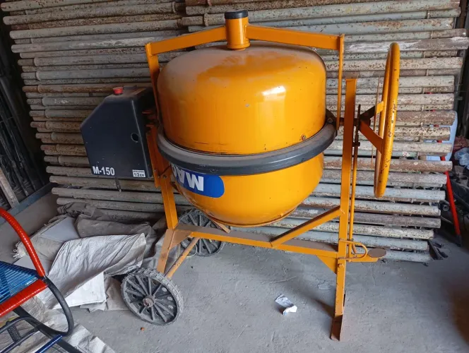 Vende-se betoneira