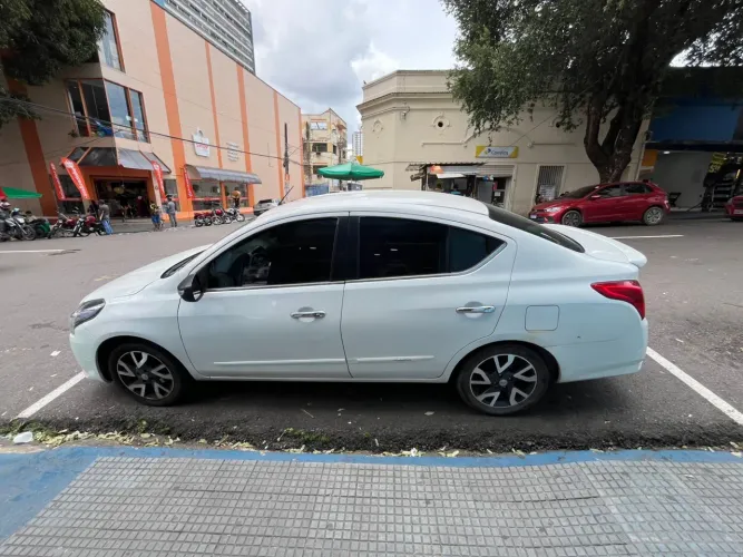 Nissan Versa Unique 1.6 16V Flexstart 4P Aut. 2017