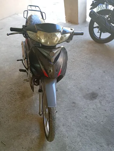 Moto barata para sair logo