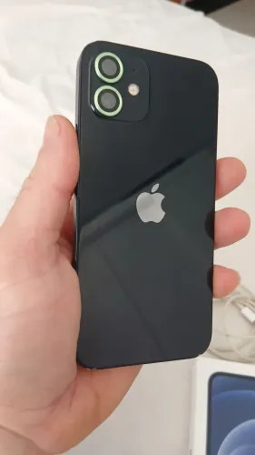 Vendo um iPhone 12 