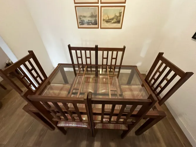 Mesa 6 lugares com cadeiras