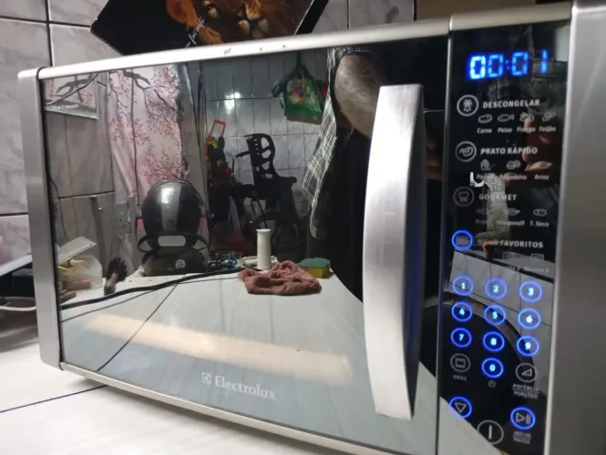 Microondas digital Electrolux de inox