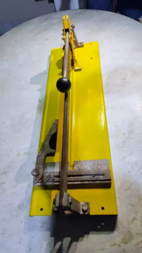 Cortador manual de pisos