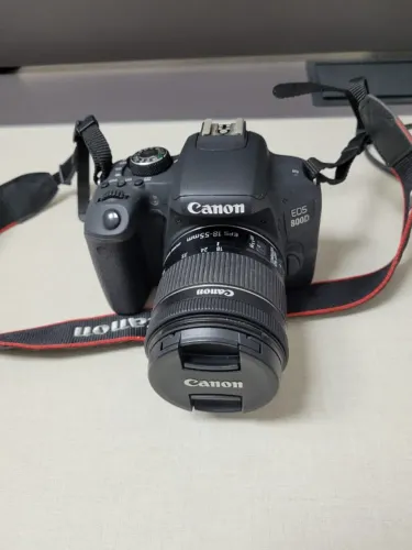  Câmera Canon EOS 800D (T7i) + Lente 18-55mm - Estado de Nova (Pouquíssimo Uso)