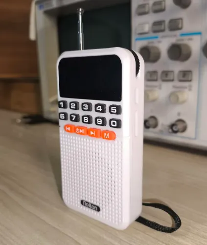 Rádio Portátil Rolton T1 - MP3/TF/Bluetooth/FM Estendido - Pronta Entrega 