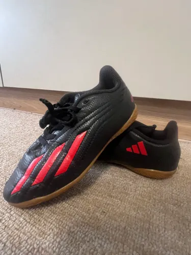 Chuteira Adidas 