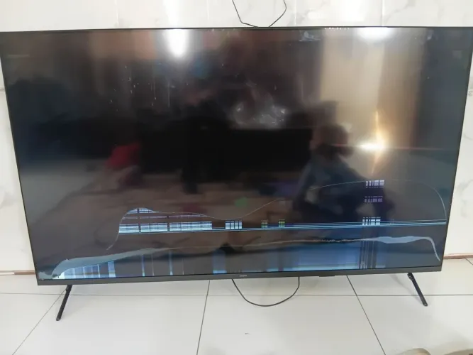 Tv smart philips 65 polegadas (telaquebrada) 12 meses de uso apenas 