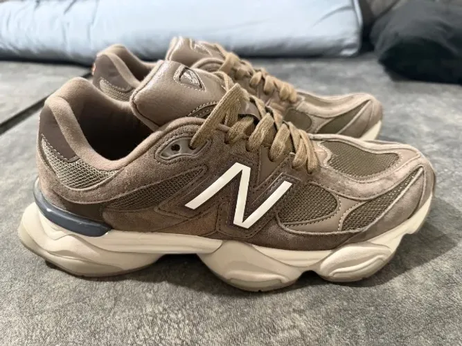 Tênis New Balance 9060 - tamanho 43