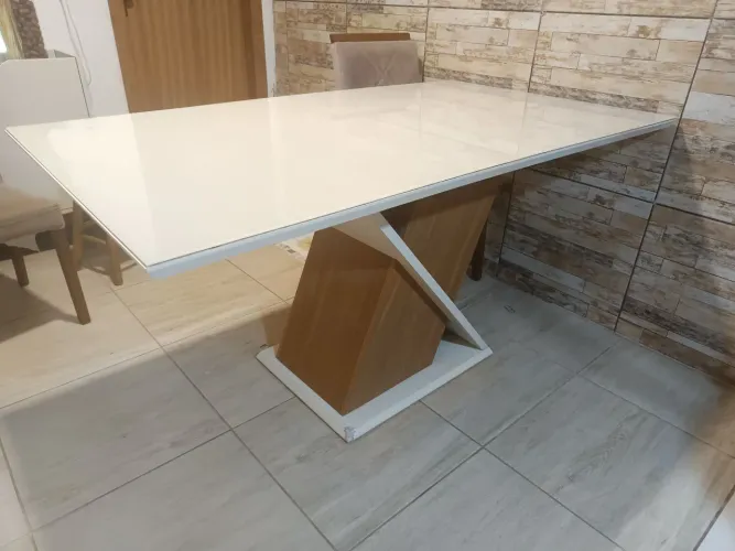 Mesa de jantar com vidro