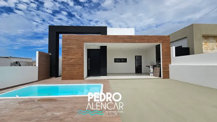 Casa com Piscina no Condomínio Porto Monte