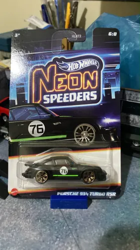 Hotwheels Porsche neon 934 1/64