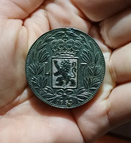 Isqueiro Antigo Redondo Medalha 1960 L7 - Metal.