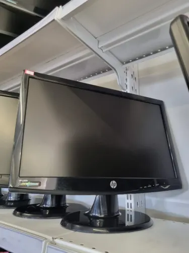 Kit com 3 Monitores LG/HP 20 Polegadas VGA com Cabos de Energia e Video