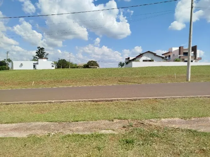 Vendo terreno de 450 metros e condomínio clube ninho verde 2 Pardinho.
