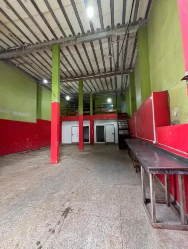 Galpão/Armazém 300m² c/ 2 Caramas Frigorifica Novas no Parque das Laranjeiras