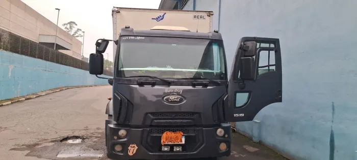 Vendo caminhão
