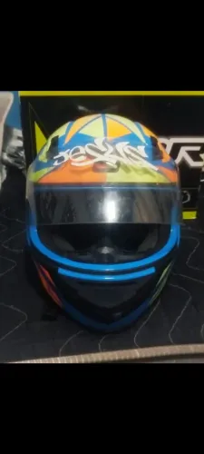 Vendo capacete usado, em bom estado de uso. CAPACETE NORISK COM A CAIXA.