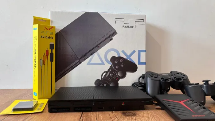 Ps2 com dois controles e HD com jogos