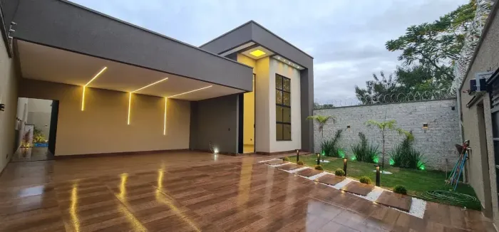 Casa de Alto Padrão à Venda no Jardim Balneário Meia Ponte Goiânia/GO
