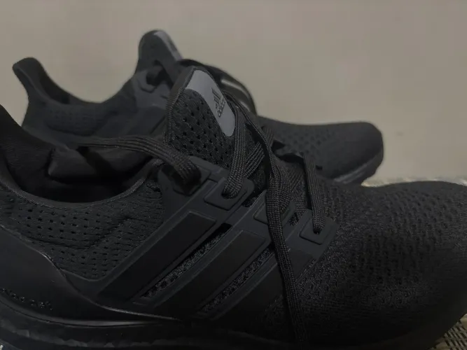 TÊNIS ULTRABOOST (Adidas) 