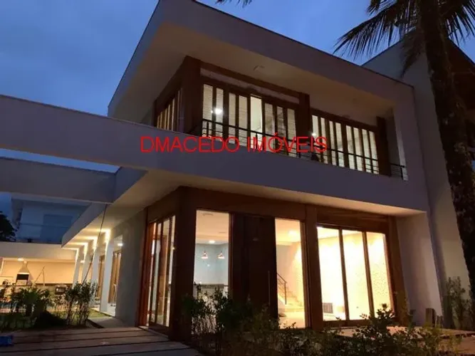 Casa para venda em Condominio Lagoinha de 240.00m² com 6 Quartos, 5 Suites e 2 Garagens