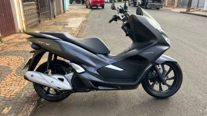 Vendo moto Honda 2020