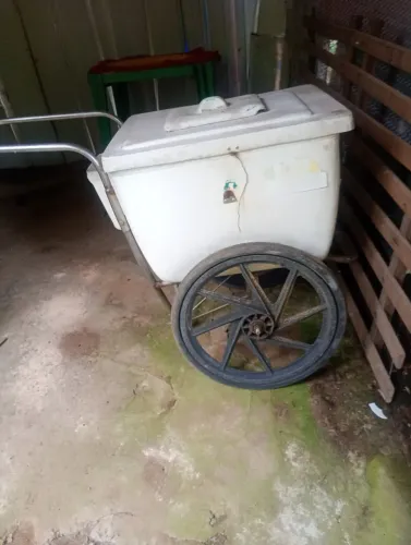 Vende-se um carrinho de picolé